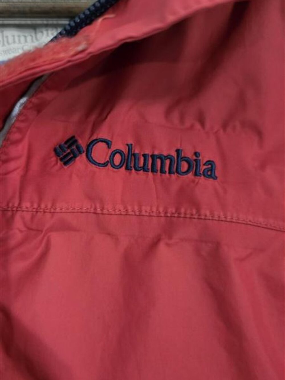 Columbia Coral Pink Hooded Lightweight Rain Jacket Size Large - Picture 4 of 13